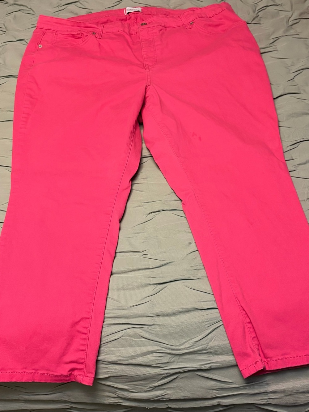 crown & ivy Bright Pink Cropped Jeans